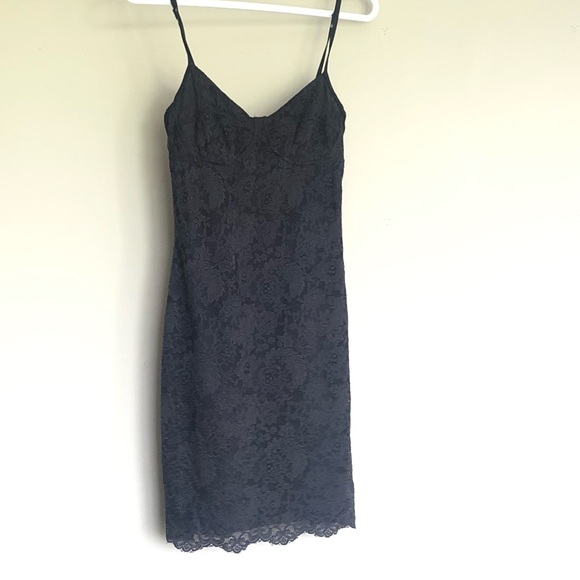 WILFRED LACE BODYCON DRESS - Picture 2 of 4